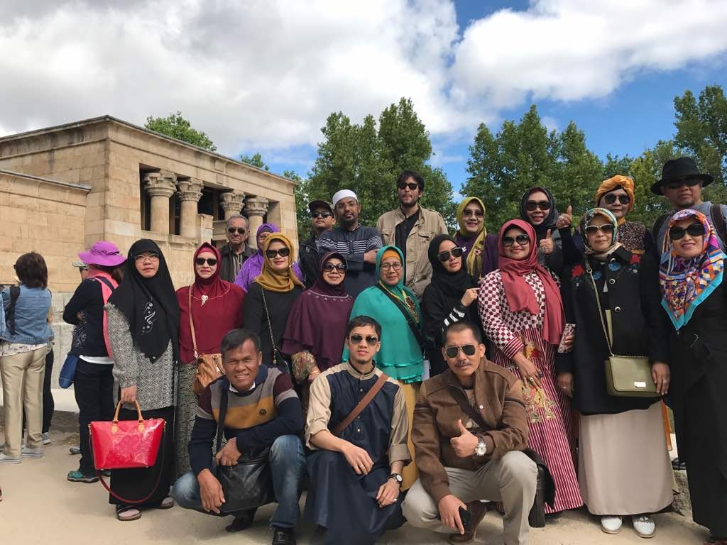 Educational Islamic travel journeys for student groups by Baraka Trips.